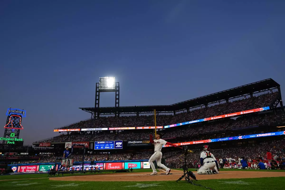 Boston Red Sox's Willson Contreras competes during the MLB baseball All-Star Home Run Derby, Monday, July 13, 2026, in Philadelphia. (AP Photo/Matt Rourke)