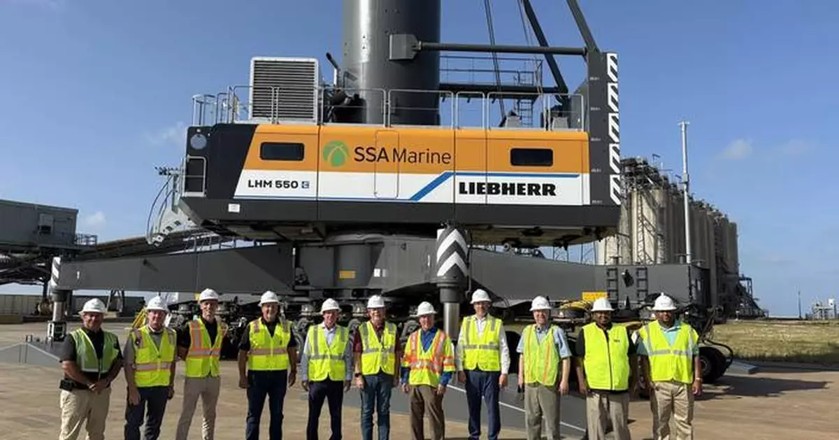 SSA Marine and Port of Gulfport Commission New Hybrid Mobile Harbor Crane