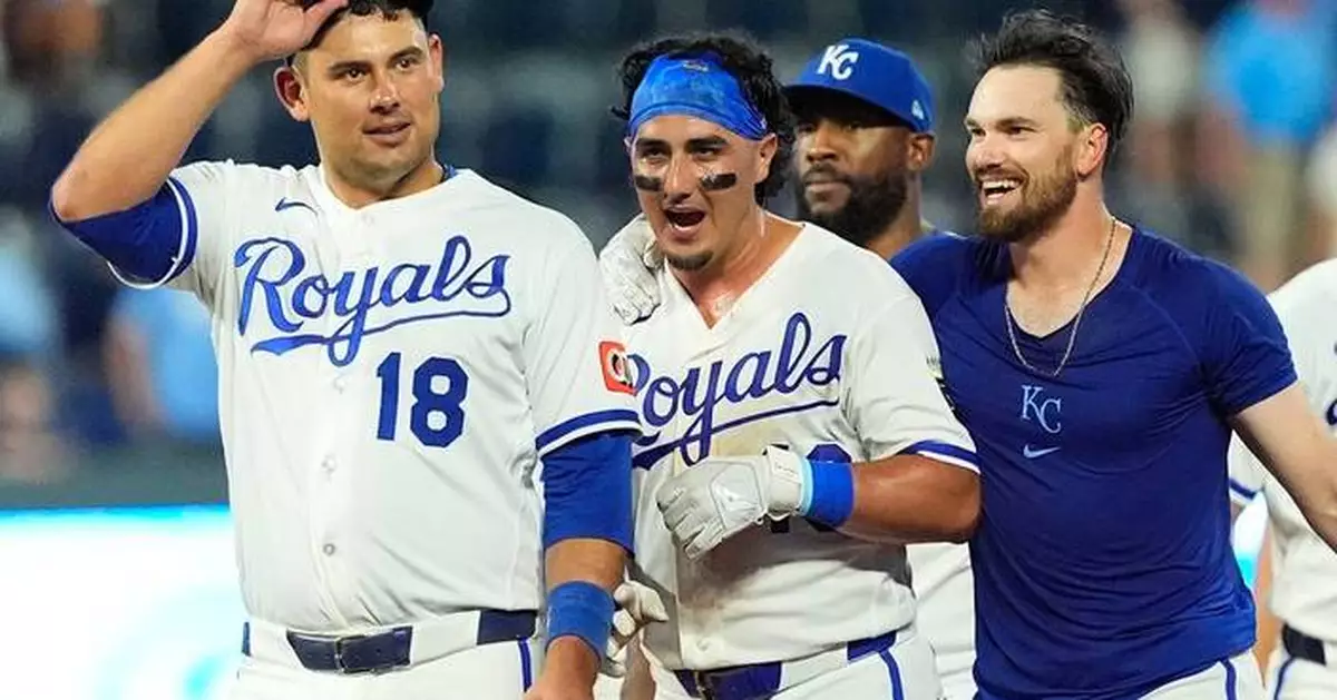 Loftin's squeeze bunt in the ninth gives the Royals a 4-3 victory over the Giants
