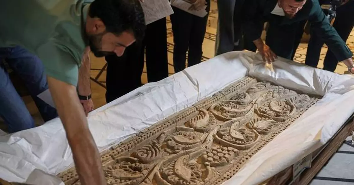France returns 23 Syrian treasures after 15 years as Macron visits Damascus
