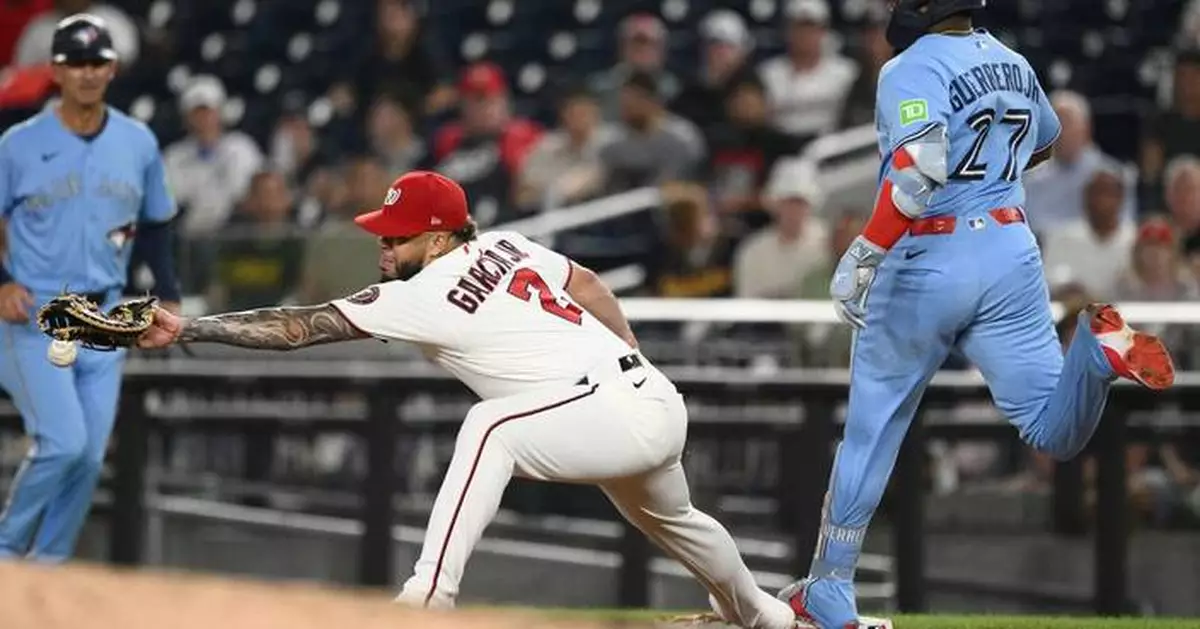 Blue Jays slugger Vladimir Guerrero Jr. leaves game with right hamstring tightness