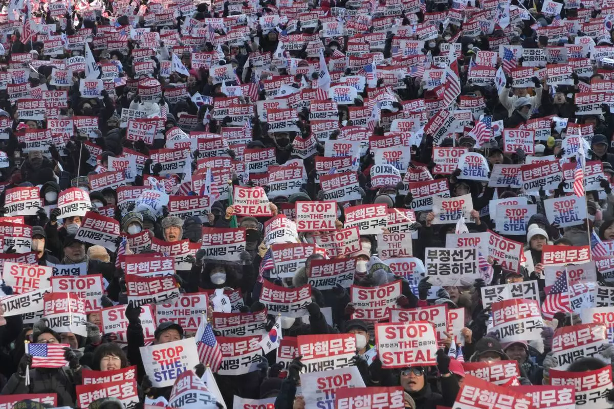 FILE- Supporters of impeached South Korean President Yoon Suk Yeol stage a rally to oppose his impeachment in Seoul, South Korea, Jan. 11, 2025. The letters read, "Impeachment is invalid." (AP Photo/Ahn Young-joon, File)