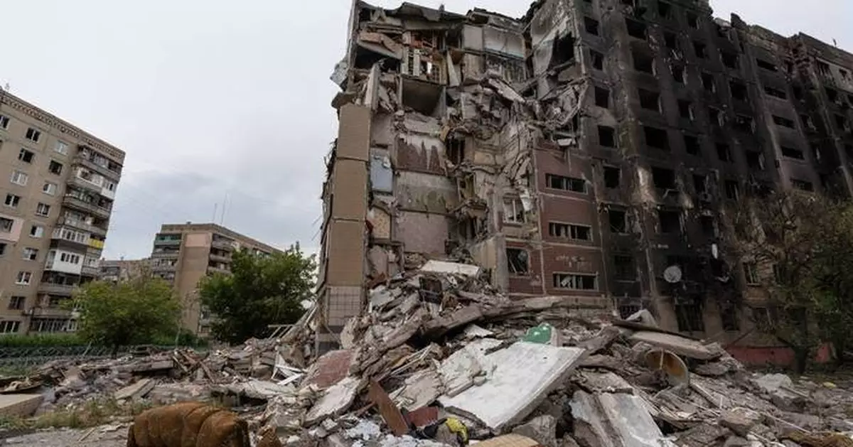2 dead in Ukraine from Russian attacks, 4  more in Russian-held area hit by Ukrainian drones