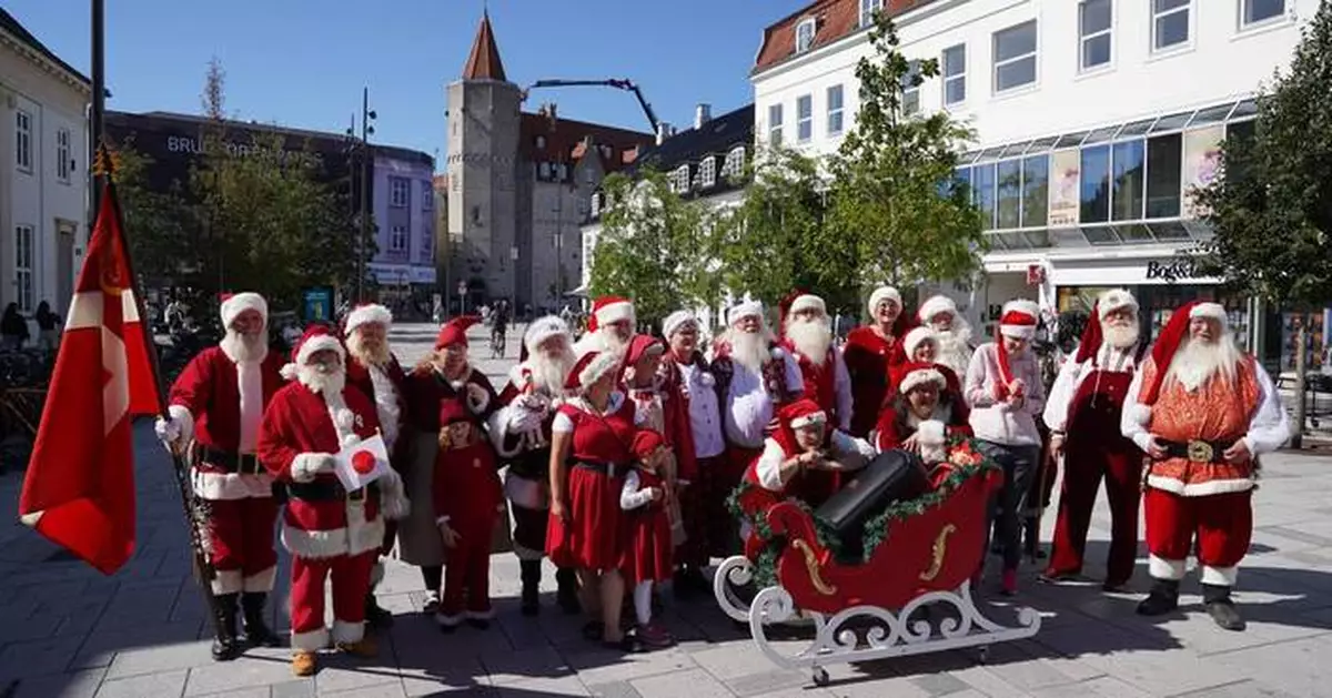 World Santa Congress brings Christmas cheer to the height of summer
