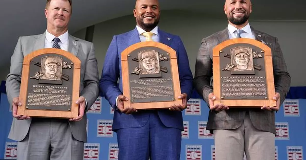 Beltrán, Jones and Kent pay tribute to home and family during Baseball Hall of Fame inductions