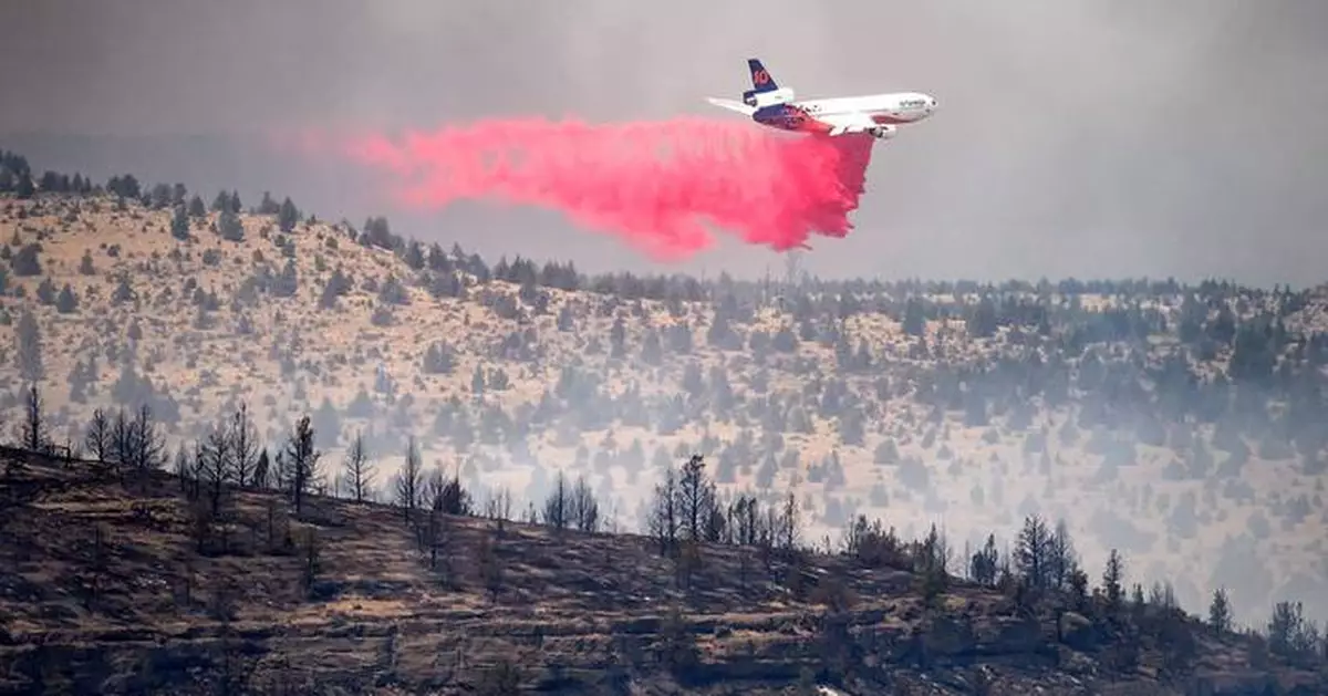 Fast-moving wildfires burn in central Oregon, in photos