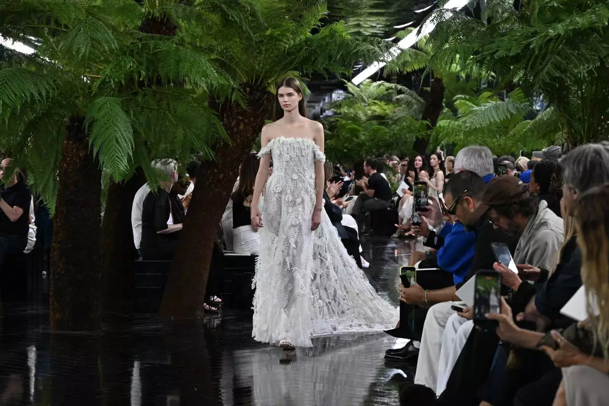 A model wears a creation as part of the Christian Dior Haute Couture Fall/Winter 2026-2027 Women's collection presented in Paris, Monday, July 6, 2026. (AP Photo/Emma Da Silva)