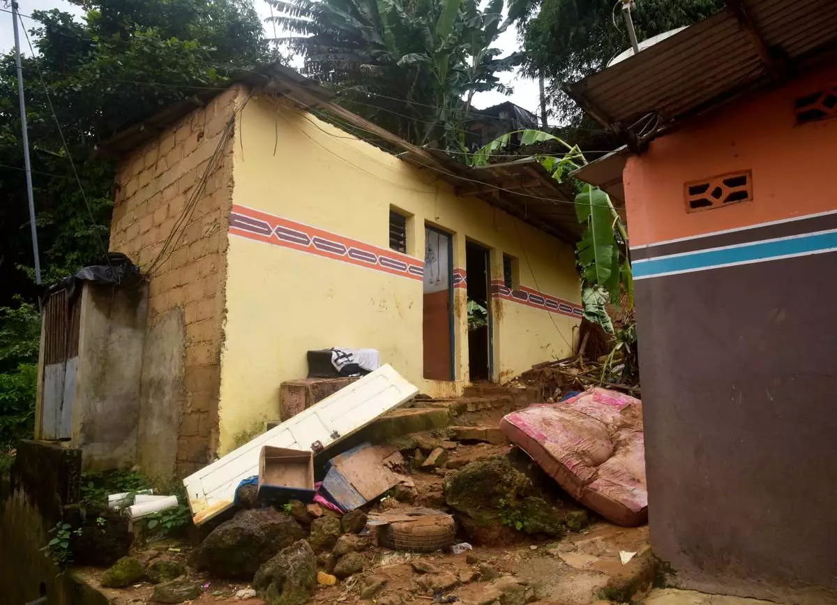 A house damaged by landslides in an informal settlement of Attecoube, in Abidjan, Ivory Coast, Tuesday, June 30, 2026. (AP Photo/Diomande Ble Blonde)