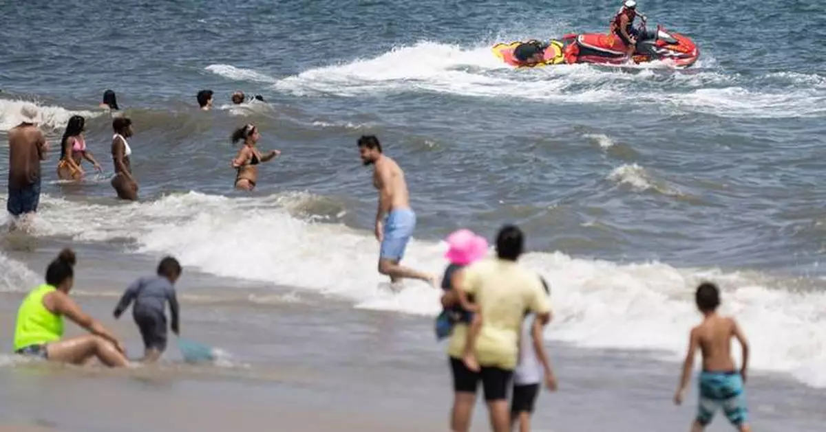 Swimmer bitten on the foot at New York City beach in a suspected shark attack