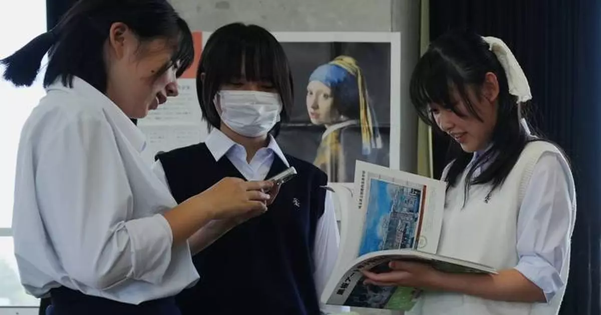Young Japanese artists turn school blackboards into a hit medium for creativity