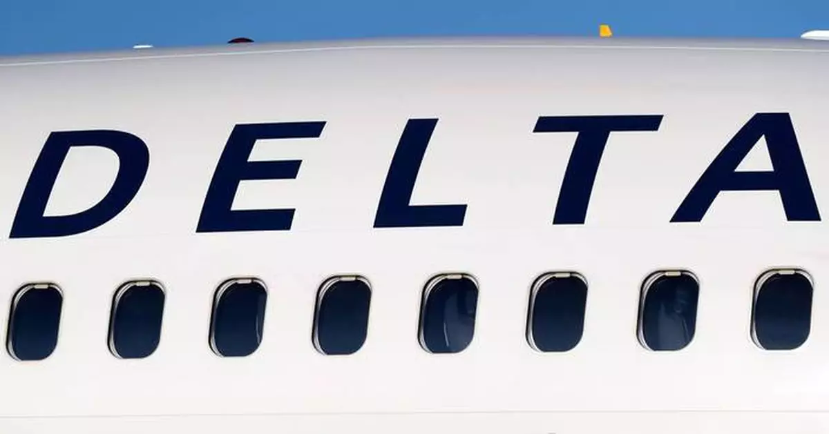 Delta pilot reports a close encounter with a July Fourth firework before landing in Chicago