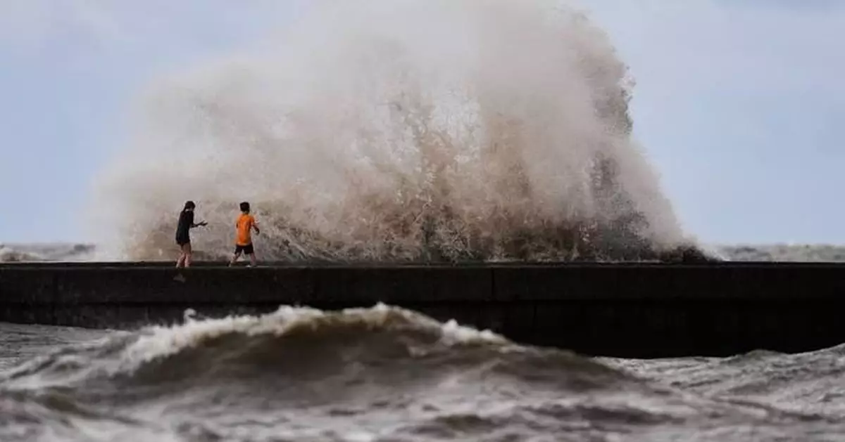Tropical Storm Bertha makes landfall in Louisiana and moves toward Texas