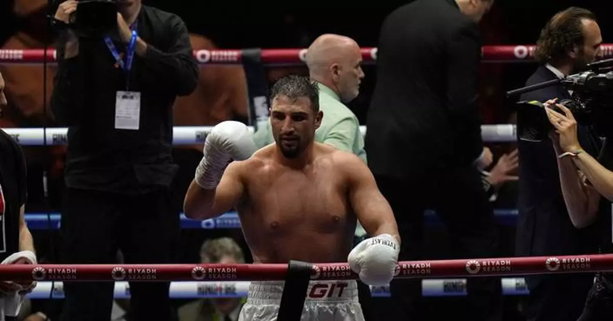 Heavyweight boxing enters a new era after Usyk vacates his belts. Here's where they're all headed
