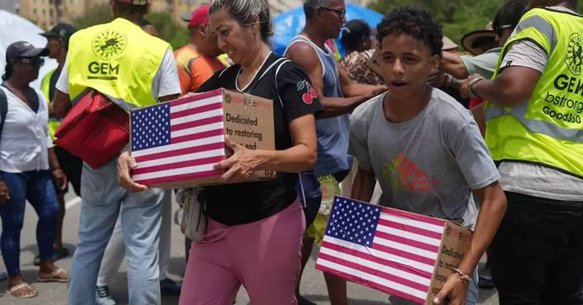 On La Guaira’s beaches, Venezuela quake survivors improvise showers and toilets amid water shortages