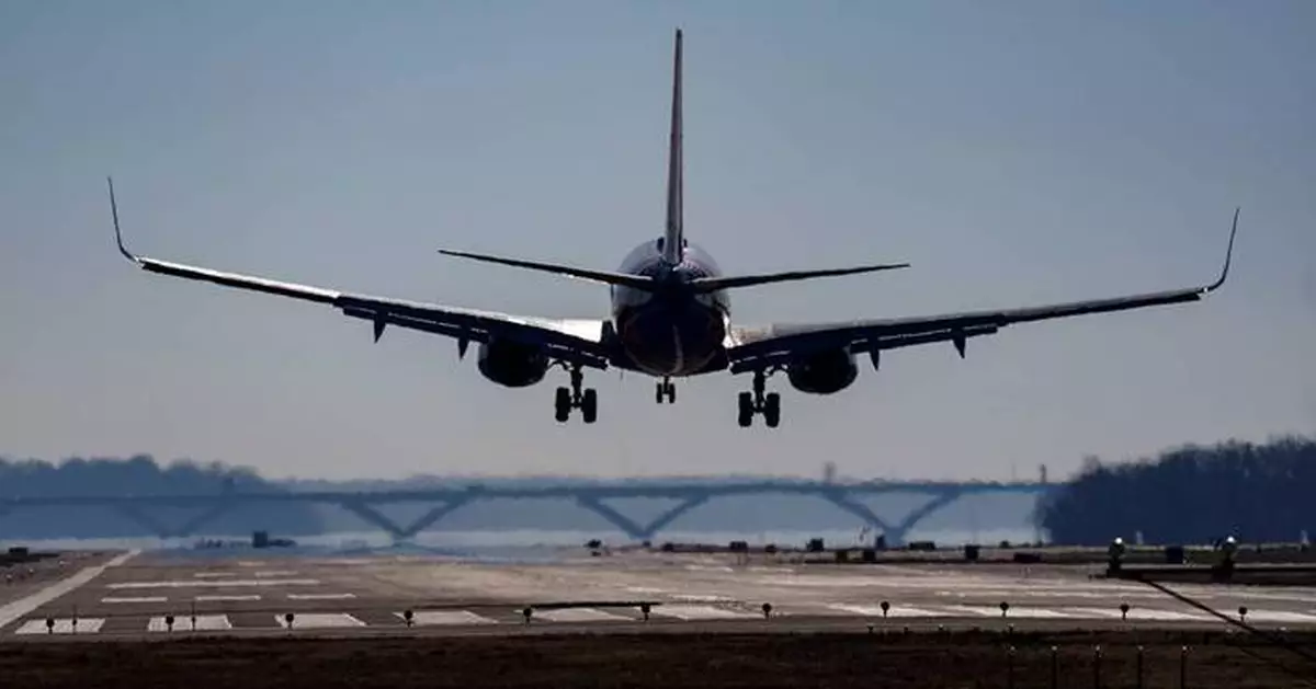 Jetting off for a summer vacation? How to eat and drink to minimize jet lag