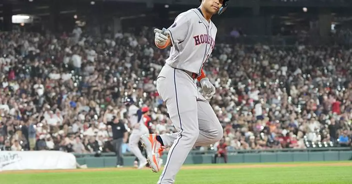 Walker, Smith spark the Astros' 8-run 6th inning in an 9-5 win over the White Sox
