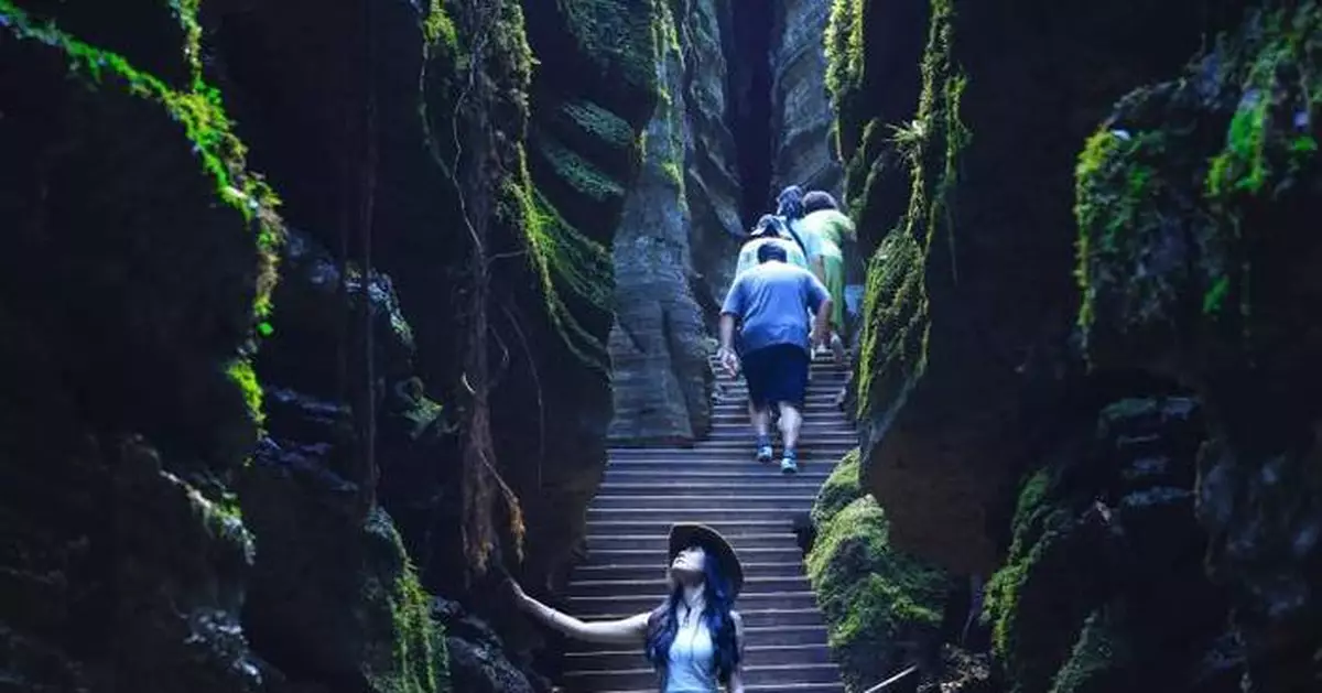 Enshi Suobuya Stone Forest in China Launches Rich Cultural Experiences to Welcome Southeast Asian Tourists