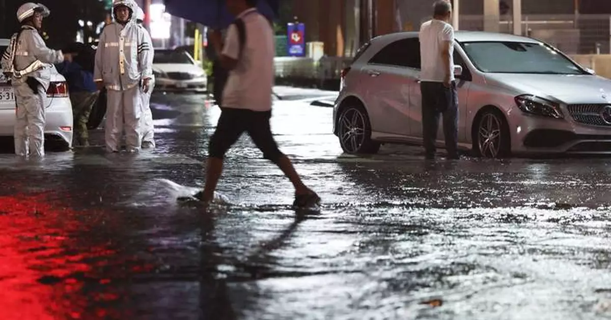 Torrential rain near Tokyo causes flooding and paralyzes traffic, killing 1