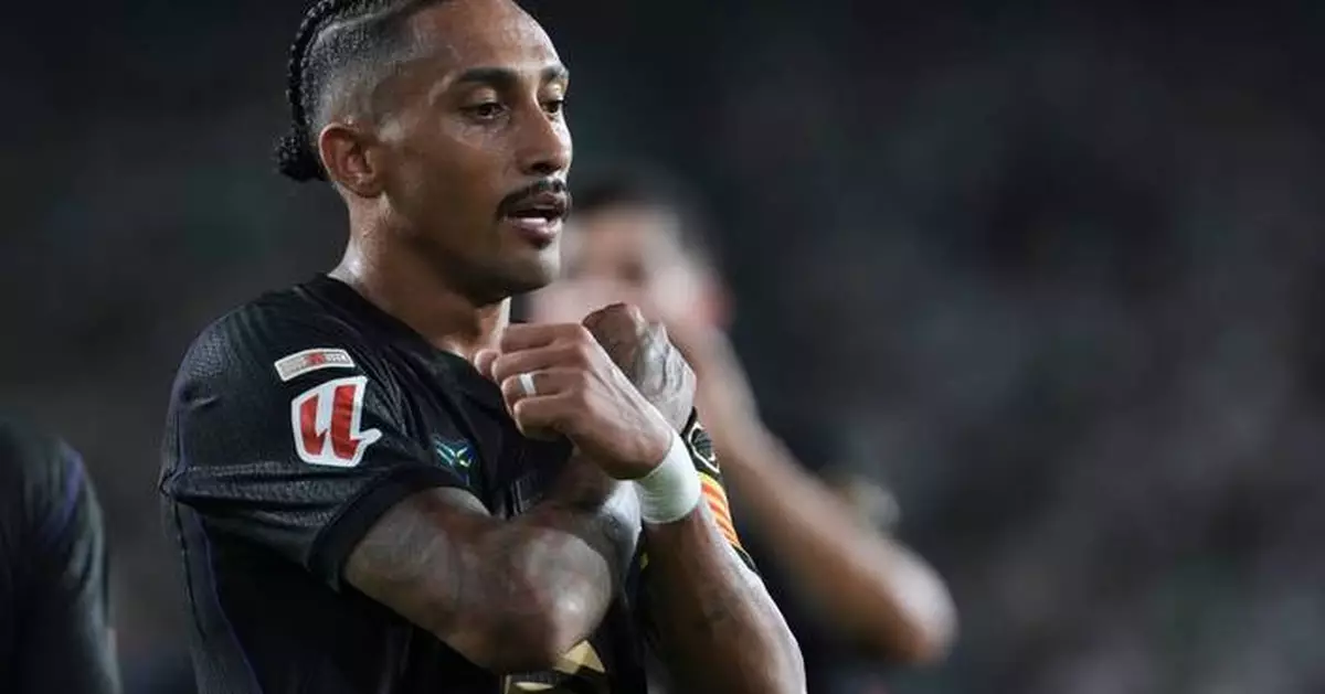 Torres scores twice in debut for PSG, Barcelona wins big and Salah scores