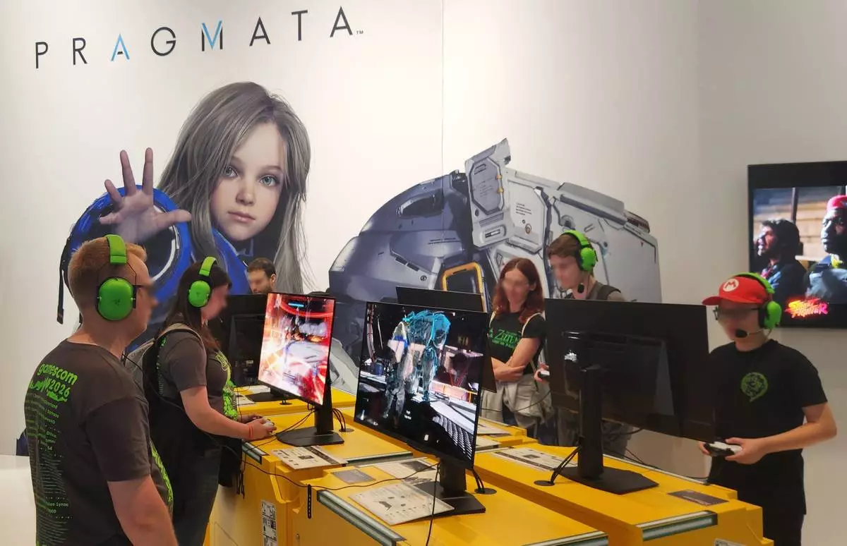 Visitors experiencing PRAGMATA on gaming monitors featuring Samsung Display’s QD-OLED at the CAPCOM booth during gamescom 2026