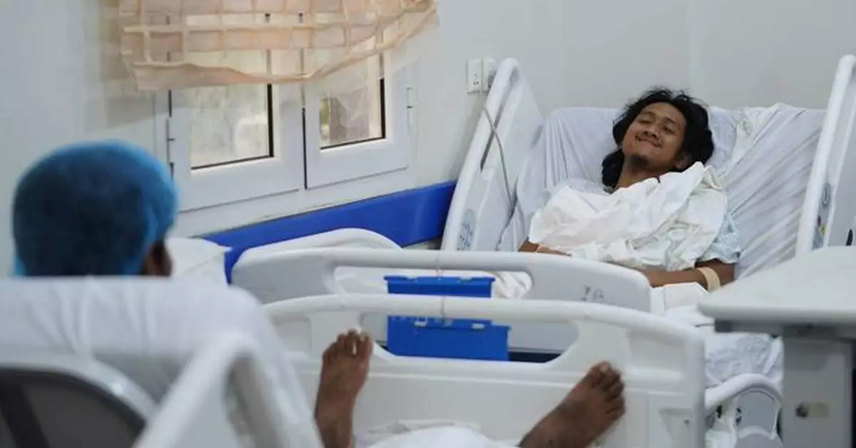 Crew of Yemeni vessel recount their chaotic rescue after Houthis' deadly attack
