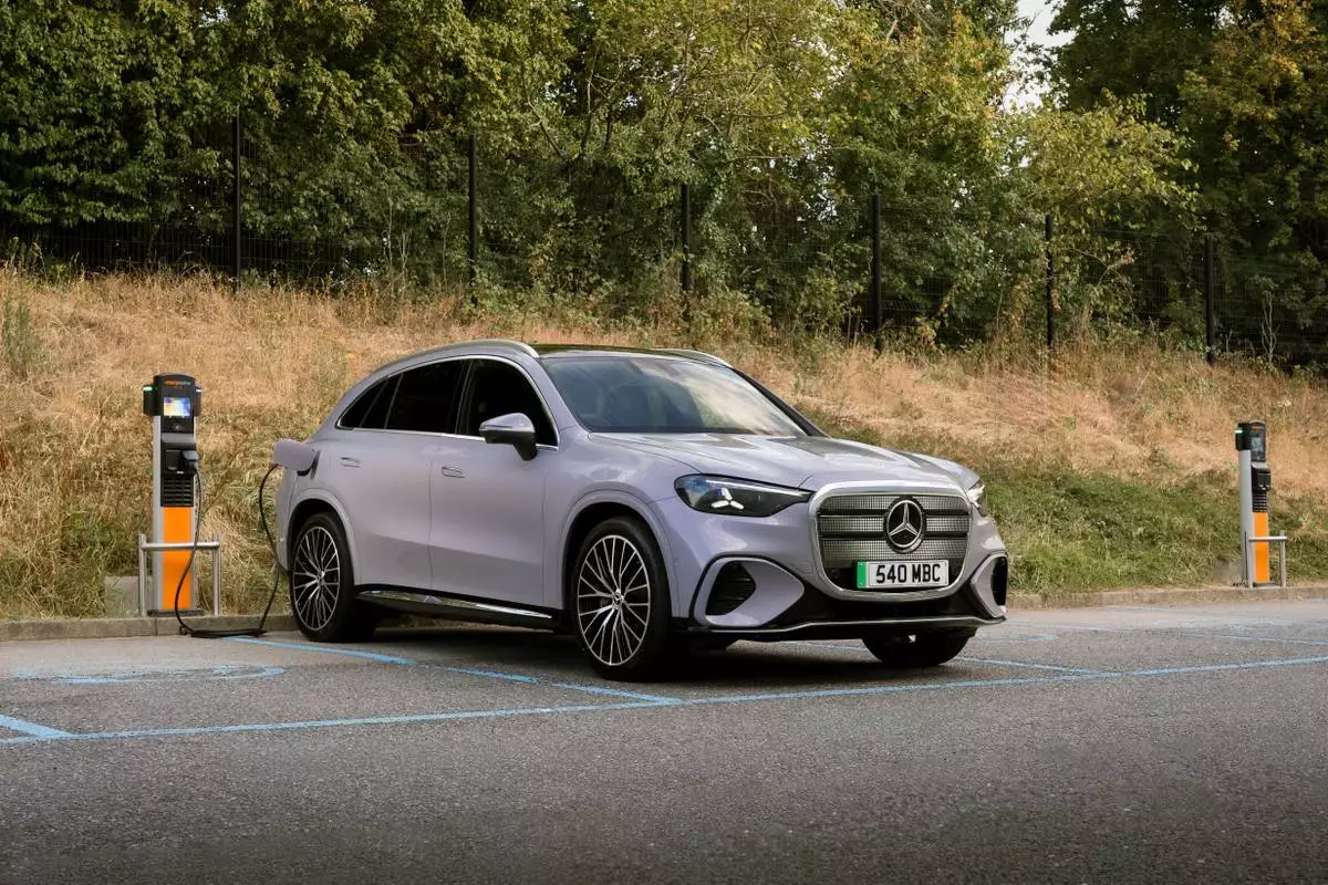 Charging made simple: ChargePoint and Mercedes-Benz partner to accelerate fleet electrification.