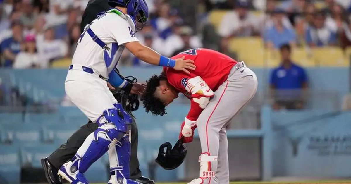 Red Sox All-Star Willson Contreras exits after 95-mph pitch clips his helmet