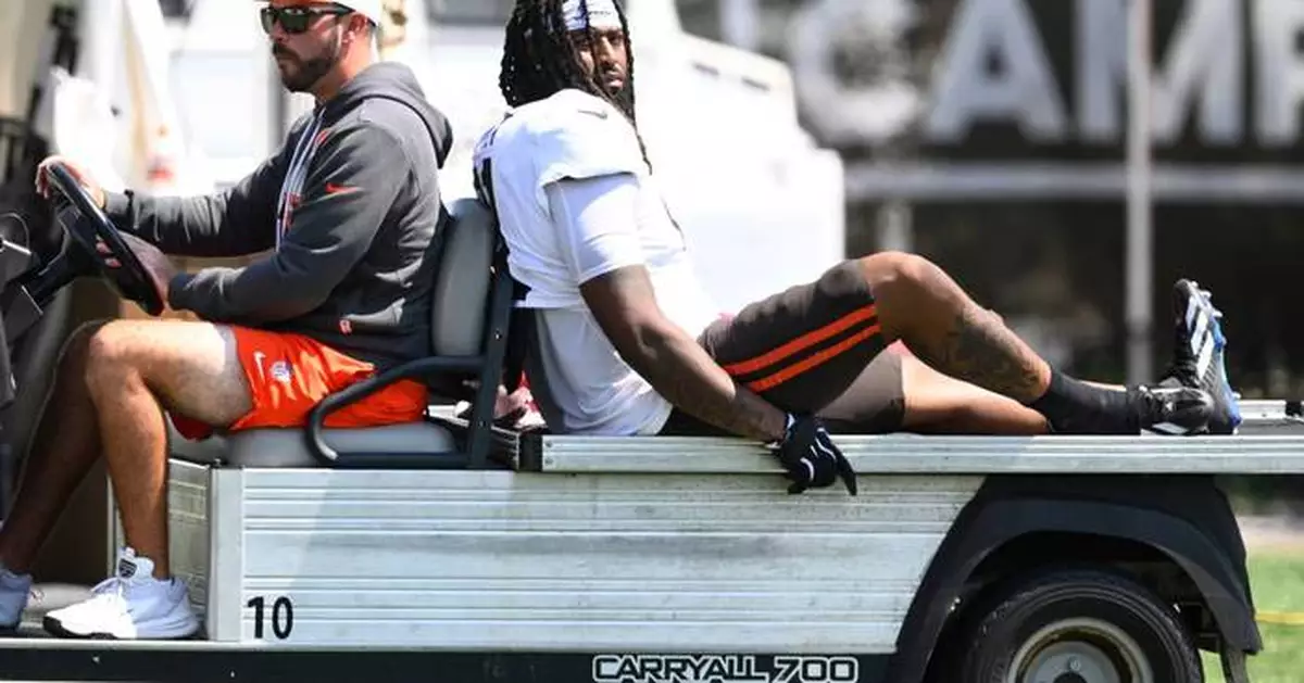 Browns place DE Alex Wright on injured reserve, sign Derek Barnett