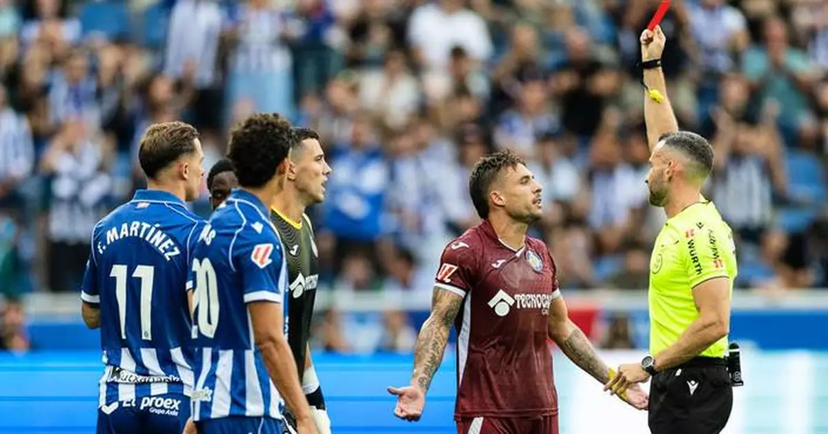 Díaz thrives and Alaves beats 10-man Getafe 3-0 as La Liga kicks off Europe's domestic league season