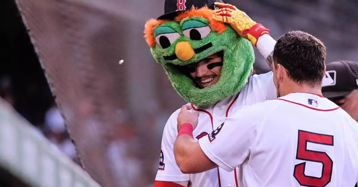 Durbin hits grand slam and Abreu goes deep twice as streaking Red Sox rout White Sox 14-2