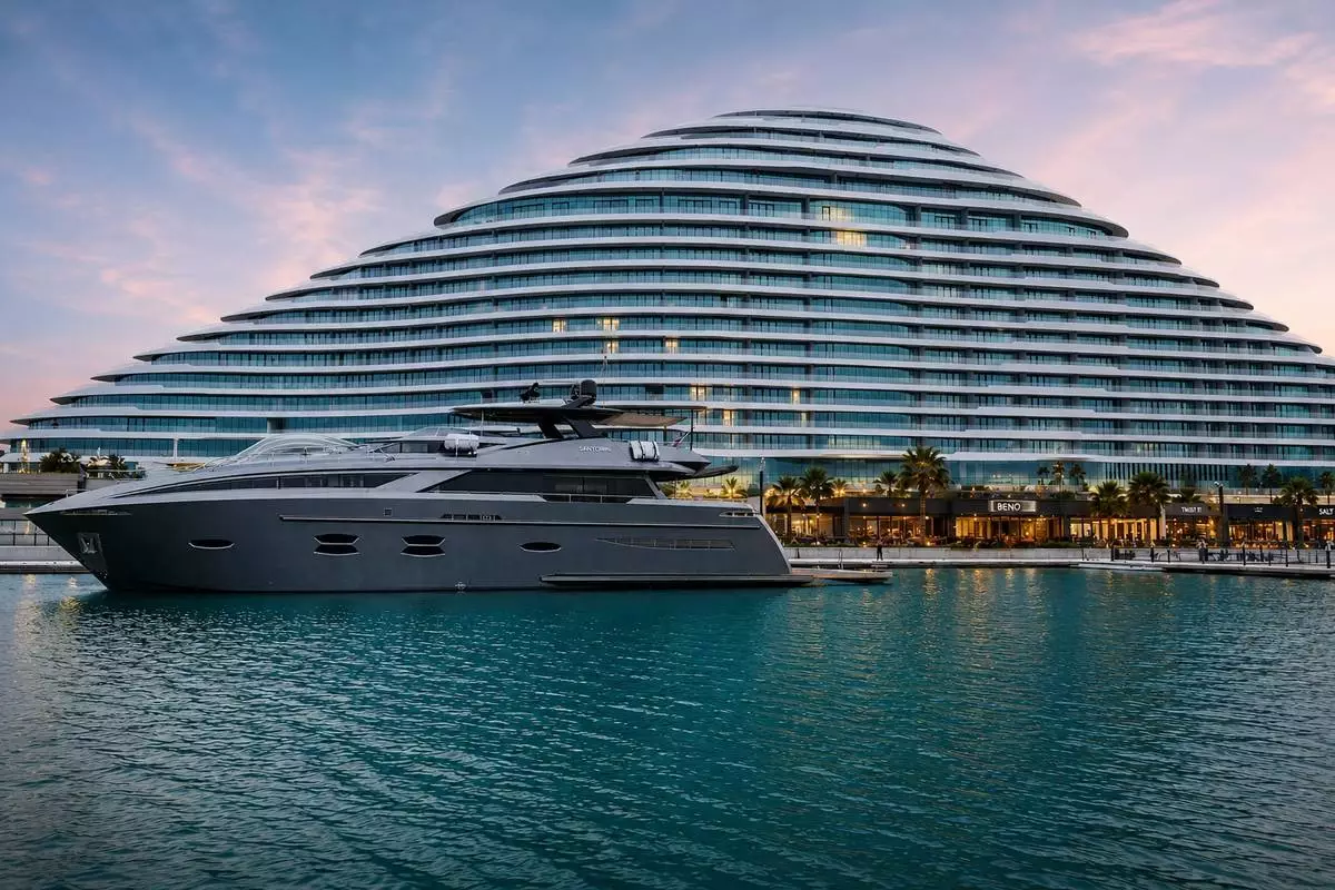 Beno's guest lounge on the marina promenade at Marsa Al Arab, Dubai, with the 115-ft yacht Santorini berthed opposite (Photo: AETOSWire)