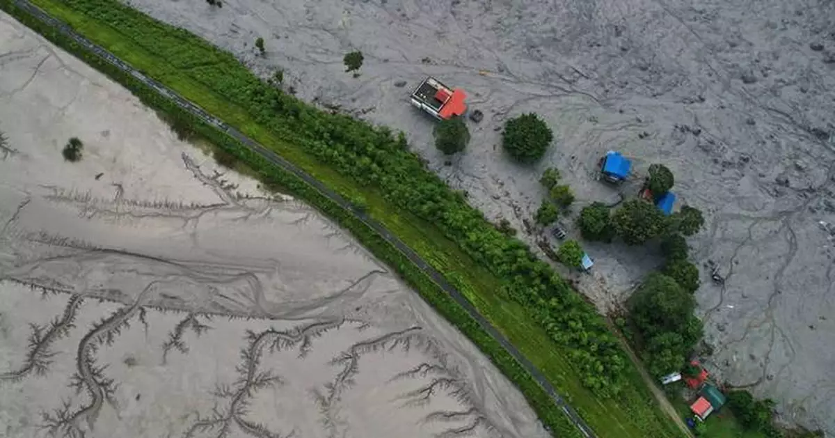 Rescue efforts intensify after Nepal-Tibet flooding as deaths climb past 900
