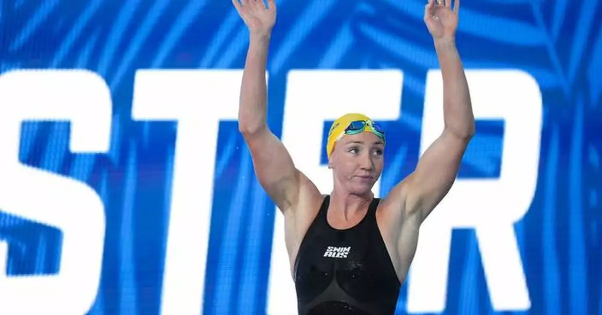 Aussie Lani Pallister beats Katie Ledecky to win Pan Pacs 400 free