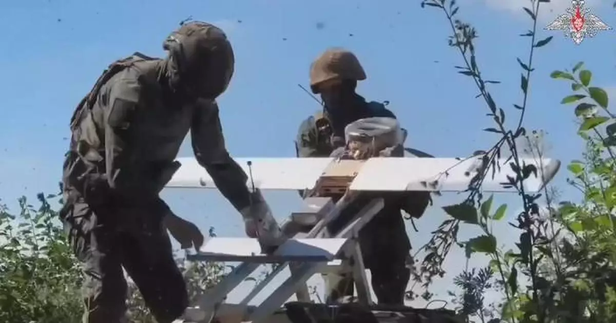 Russia strikes Ukrainian port infrastructure, Ukraine attacks Russian oil refineries