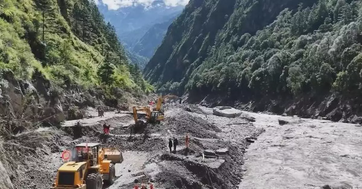 Rescuers race to clear road to Xizang's Gyirong Port after mudslide