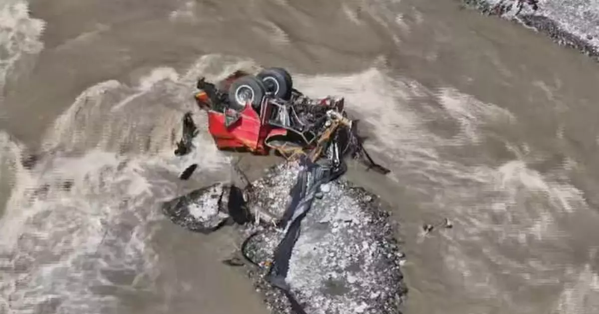 Rescue teams pushing deeper into mudslide-hit border port in Xizang