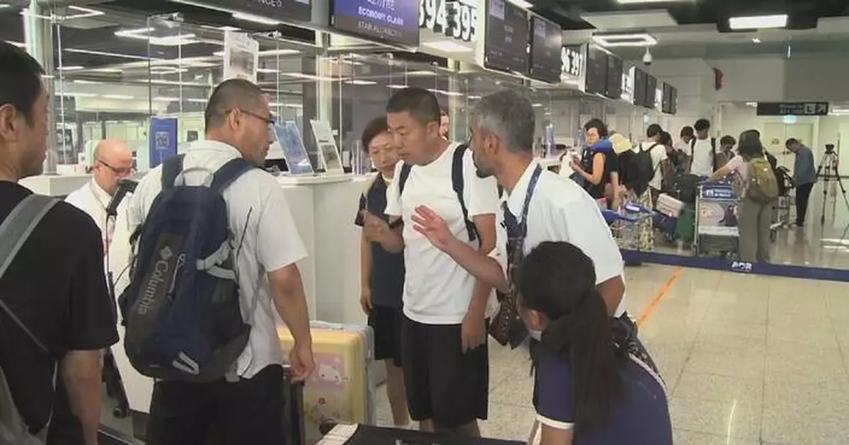Italian airport attendant popular for Chinese-language service