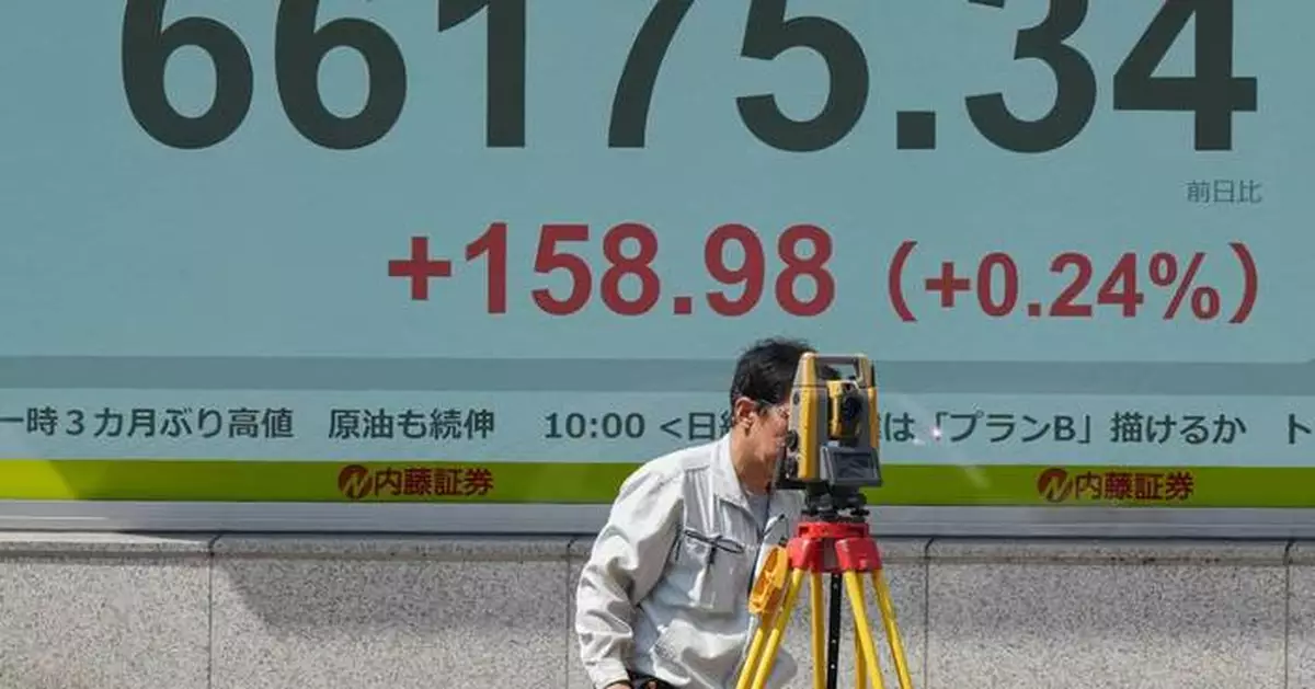 US futures and oil prices slip with pressure on Treasurys ongoing