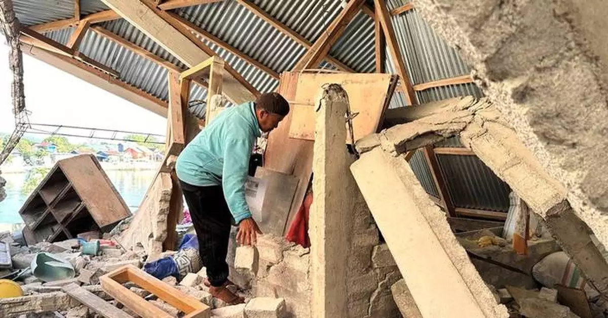 Businesses reopen after eastern Indonesia earthquake displaced thousands