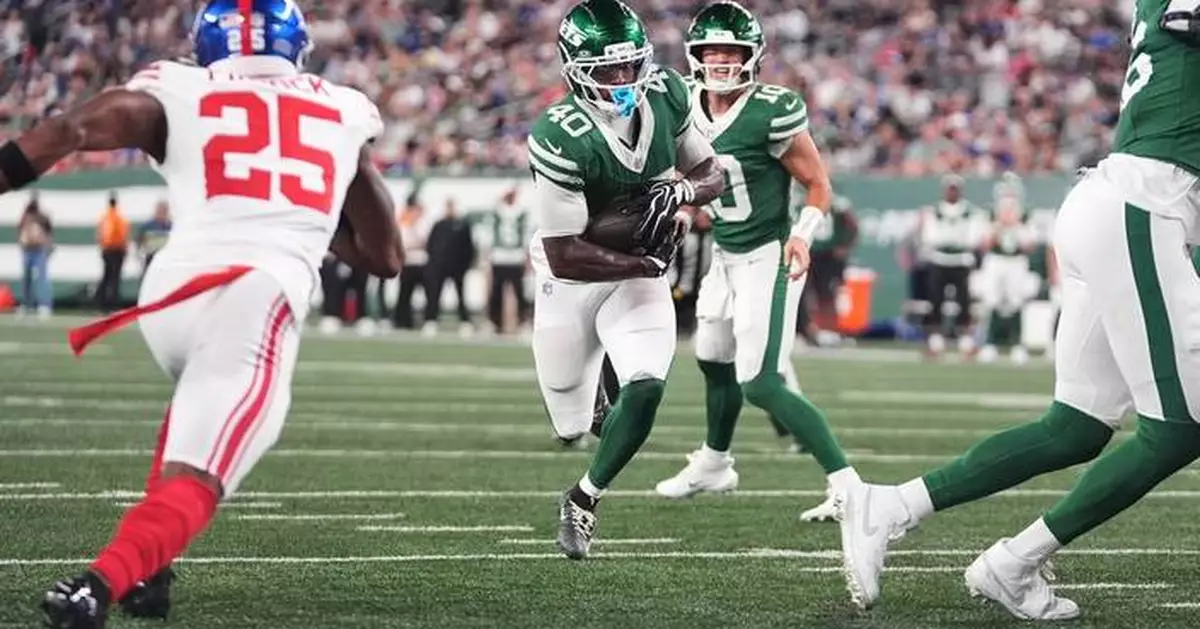 Jets rookie running back Chip Trayanum taken to hospital after injuring neck vs. Giants