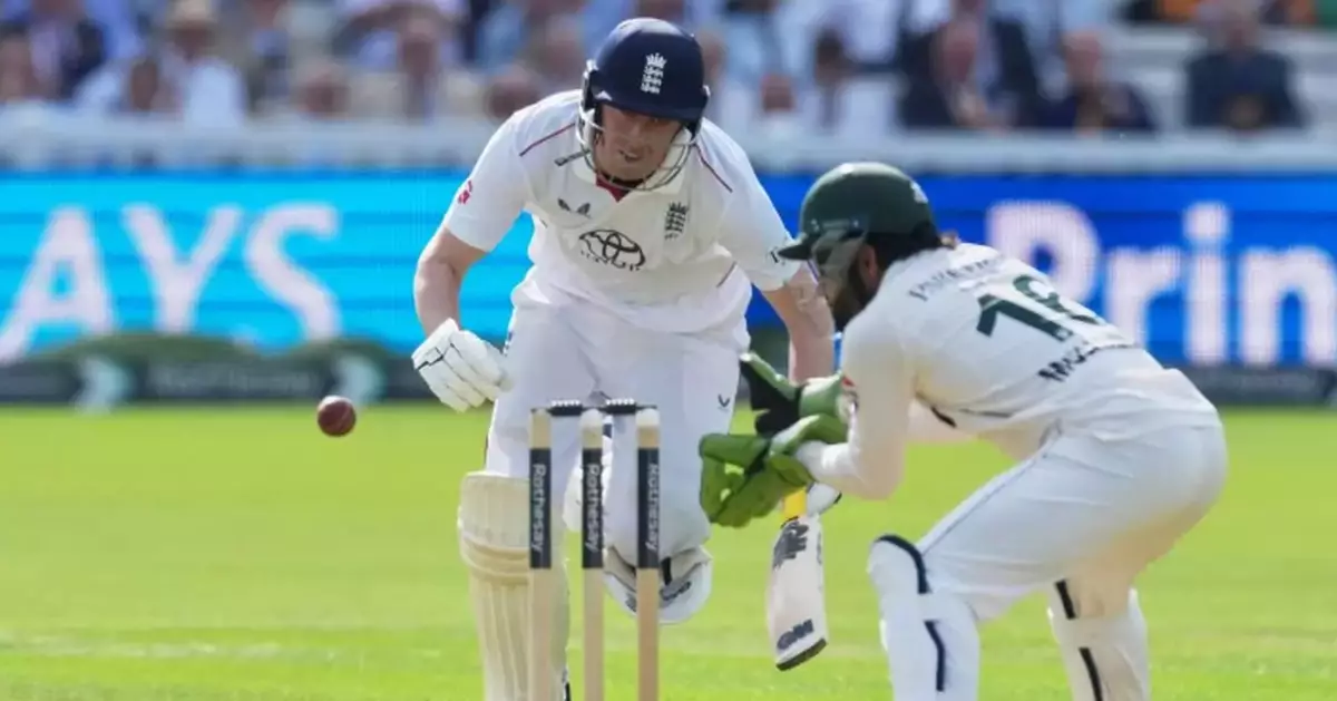 Bad light halts play as England fights to 248-9 against Pakistan at Lord's
