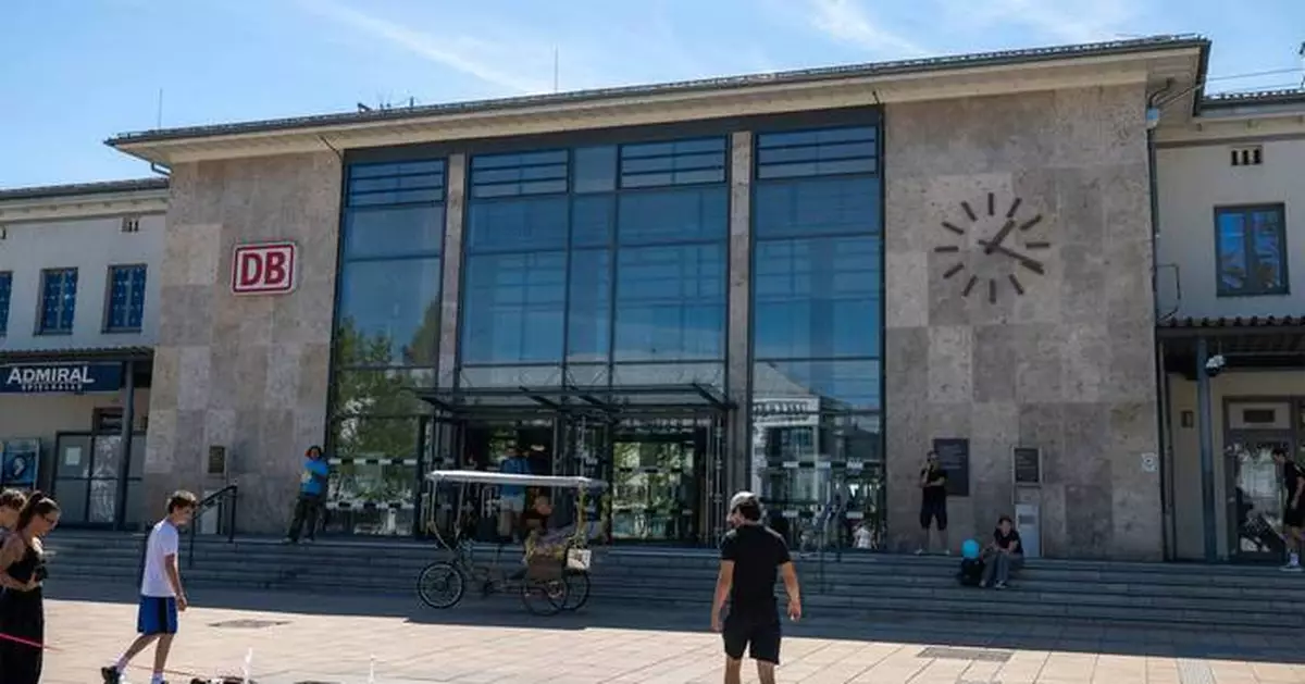A British woman is fatally stabbed at a station in Germany. Police detains a suspect