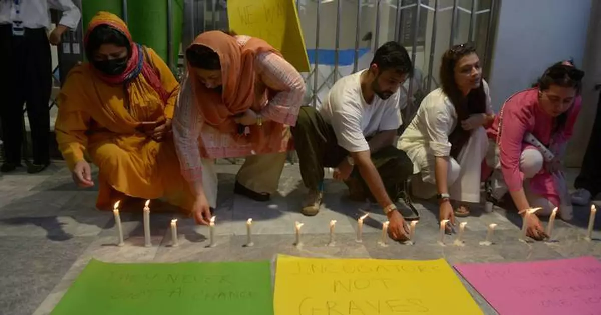 8 officials suspended after probe into Pakistan hospital fire that killed 14 newborns