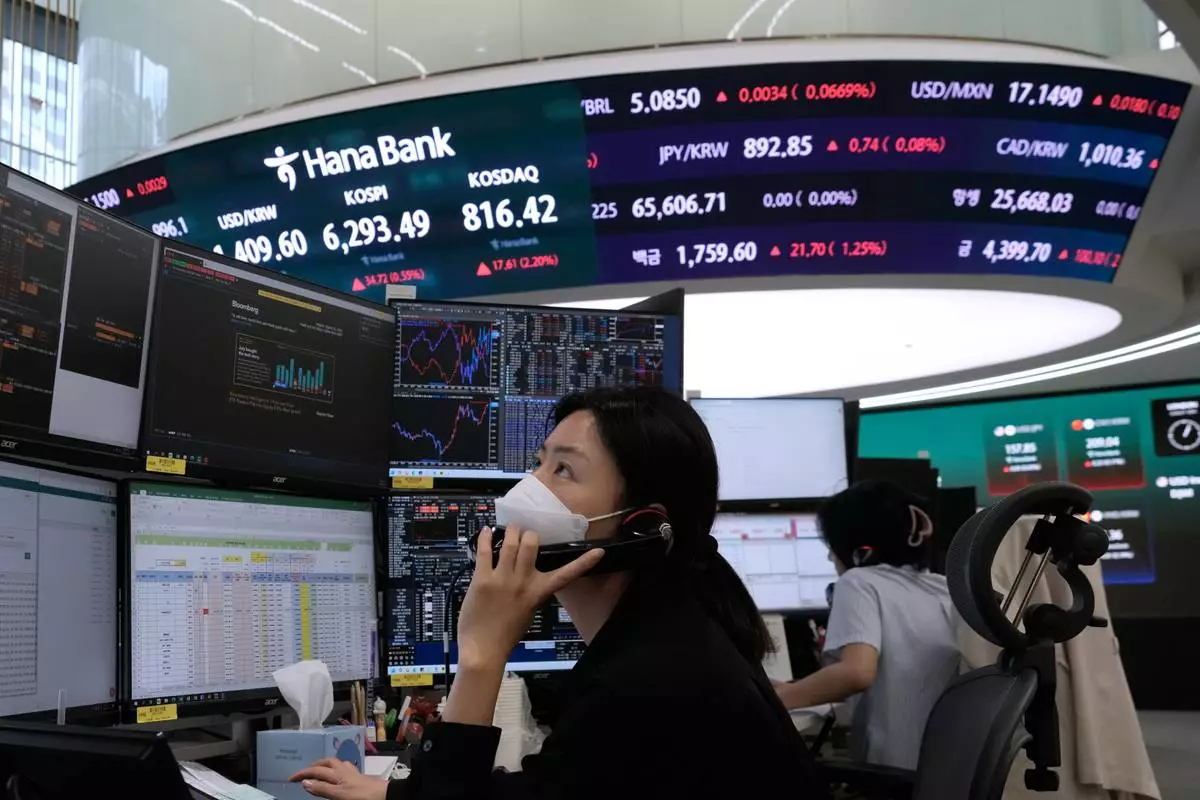 A currency trader talks on the phone at the foreign exchange dealing room of the Hana Bank headquarters in Seoul, South Korea, Monday, Aug. 10, 2026. (AP Photo/Ahn Young-joon)