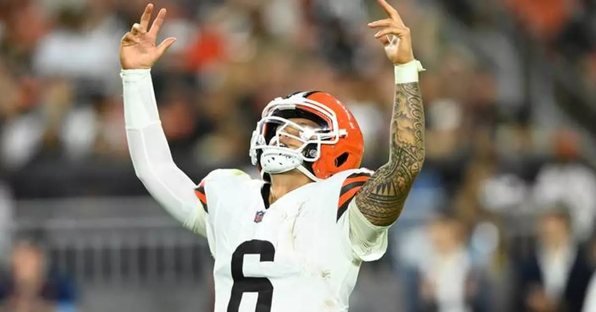 Gabriel, Green make cases for 3rd QB spot in Browns' 37-13 win over Patriots