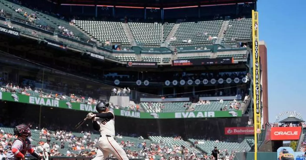 Eugenio Suarez's grand slam highlights 7-run 9th inning as the Reds rally past Giants 10-9