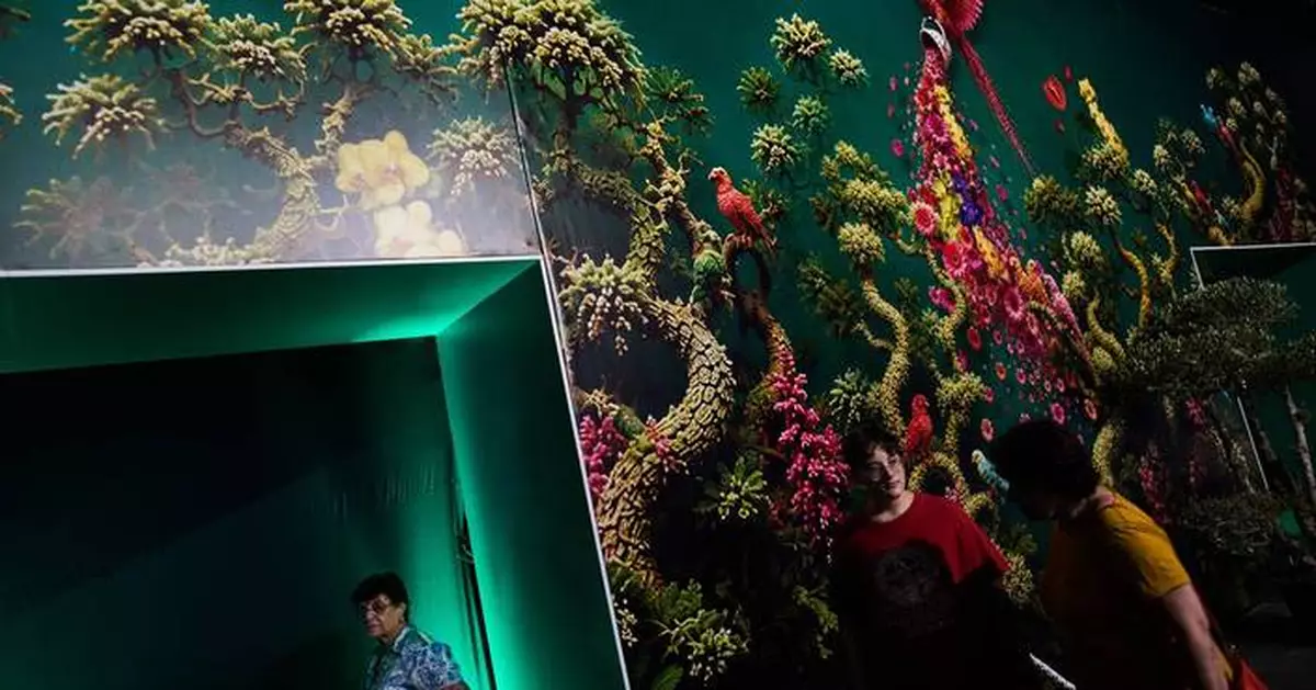 Flowers create elaborate fantasy worlds at a Tel Aviv exhibition, in photos