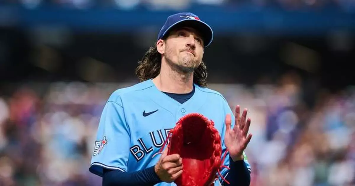 Chicago Cubs acquire right-hander Kevin Gausman in a trade with the Toronto Blue Jays