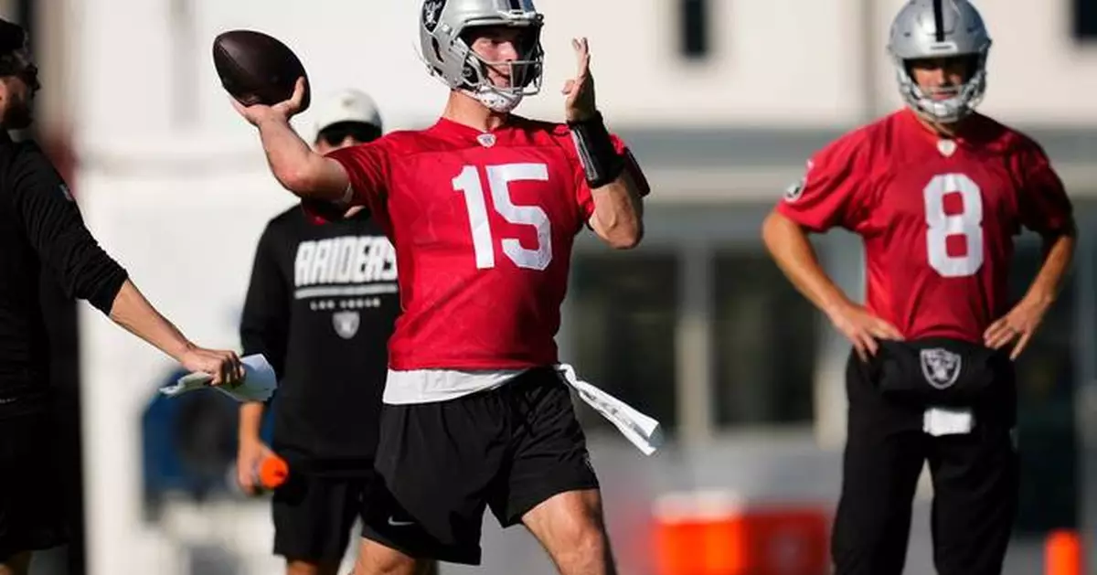 A fired-up Kirk Cousins digs in as Raiders starter while Fernando Mendoza surges in camp
