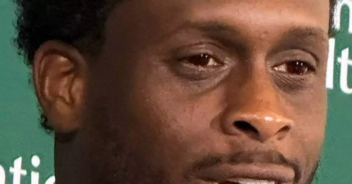 Geno Smith’s red, sun glare-tackling contacts are a sight to see at Jets camp